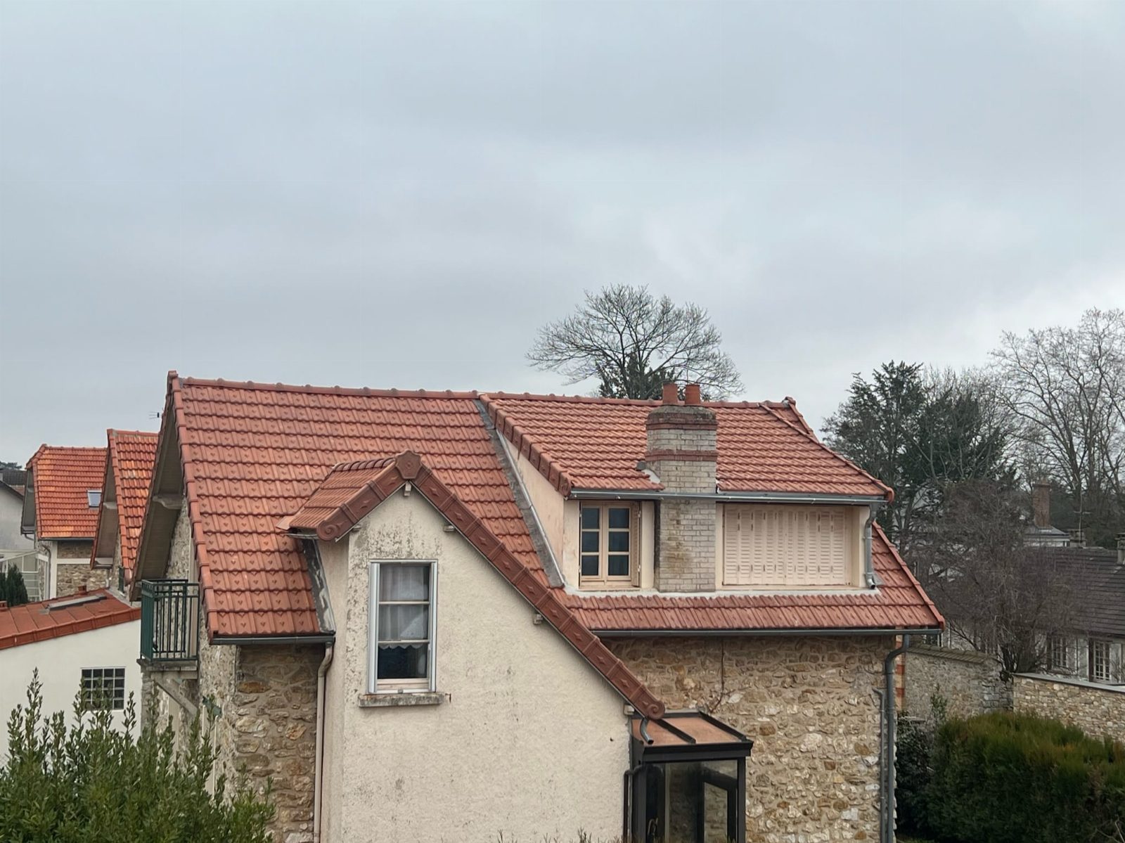 Avant — Couverture neuve sur pavillon